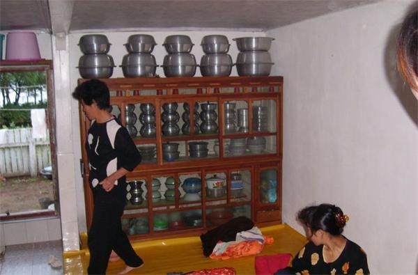 朝鲜人家的“碗厨子”。