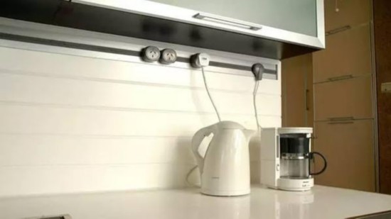 厨房卫生整洁十分重要！挡水边可以有效避免台面上的水流到地上，保持厨房环境的干爽。